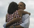 奥巴马和夫人拥抱